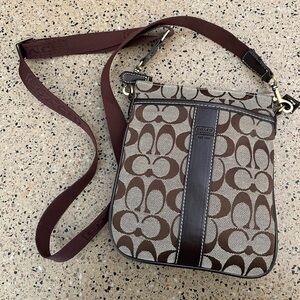 COACH Khaki Signature Swingpack Crossbody Shoulder Bag Like New